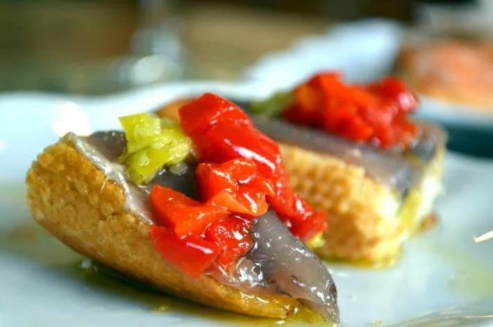 pintxos-anchois-huile-d-olive-pays-basque