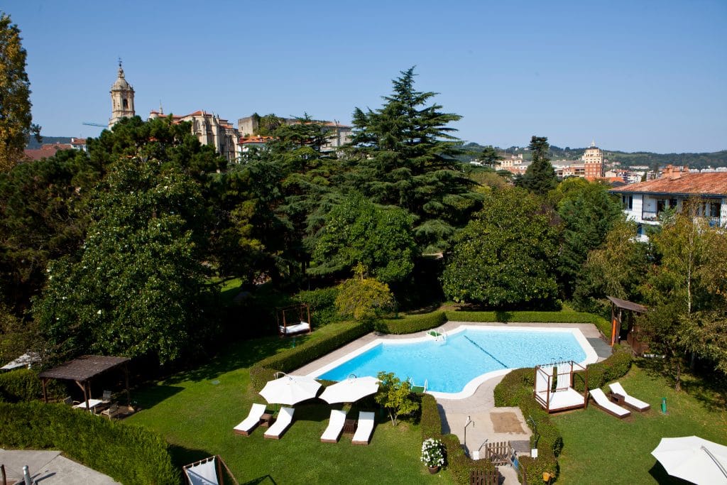 hotel-rio-bidasoa-pays-basque-piscine-exterieur