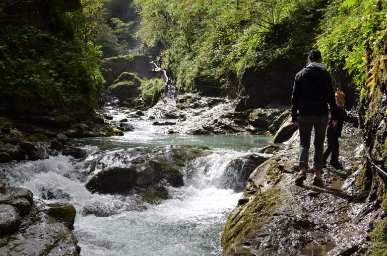 riviere-grotte-gorges-de-kakuetta-pays-basque